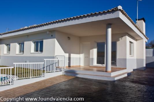 4 Dormitorio Chalet En Venta en Montserrat, Valencia