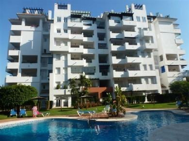 Apartamento con 2 dormitorios se vende en Marbella, Costa del Sol