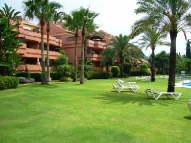 Apartamento con 3 dormitorios se vende en Marbella, Costa del Sol