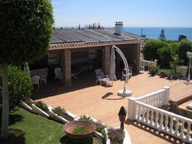 Chalet con 4 dormitorios se vende en Benajarafe, Costa del Sol