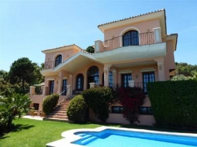 Chalet con 3 dormitorios se vende en Marbella, Costa del Sol