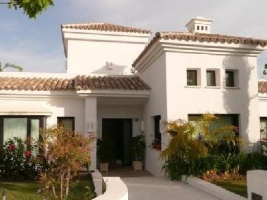 Chalet con 5 dormitorios se vende en Marbella, Costa del Sol