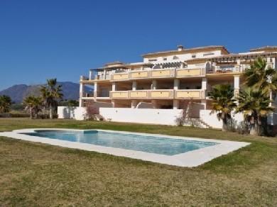 Apartamento con 3 dormitorios se vende en Estepona, Costa del Sol