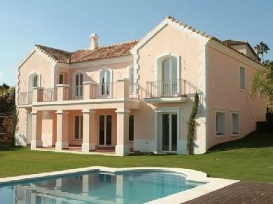 Chalet con 4 dormitorios se vende en Marbella, Costa del Sol