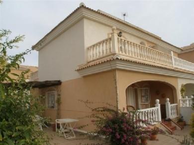 Chalet pareado con 2 dormitorios se vende en Benijofar, Vega Baja Torrevieja