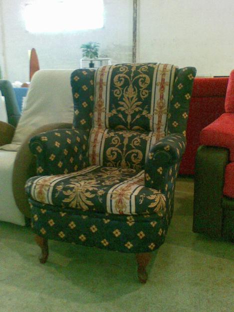 sillon clasico con patas de madera en nogal a precio liquidacion