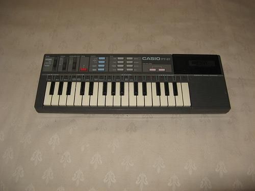 VENDO TECLADO YAMAHA PSS 260