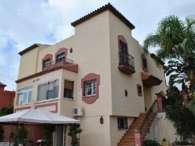 Chalet con 3 dormitorios se vende en Marbella, Costa del Sol