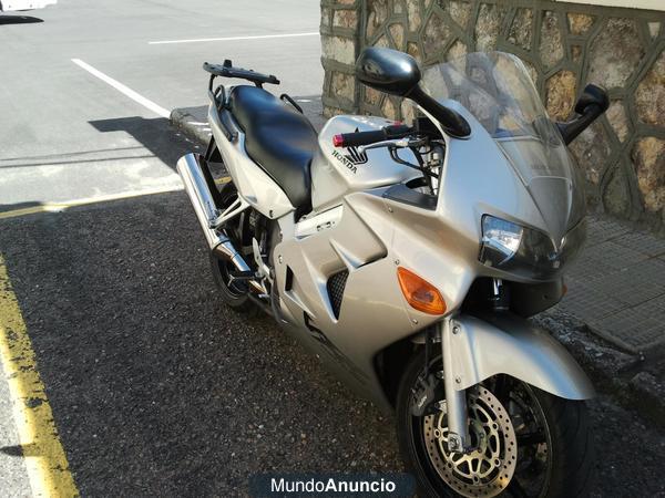 SE VENDE MOTO HONDA VFR 800FI