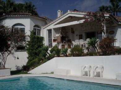 Chalet con 3 dormitorios se vende en Marbella, Costa del Sol