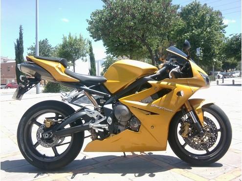 TRIUMPH DAYTONA 675