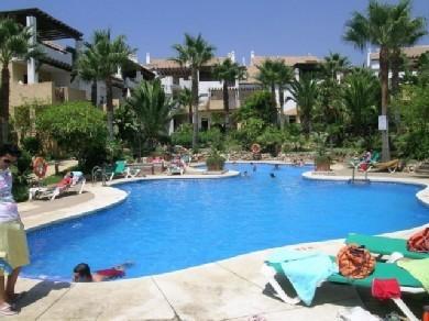 Apartamento con 3 dormitorios se vende en Marbella, Costa del Sol