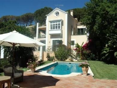 Chalet con 3 dormitorios se vende en Marbella, Costa del Sol