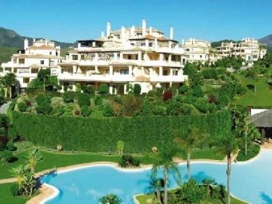 Apartamento con 2 dormitorios se vende en Benahavis, Costa del Sol