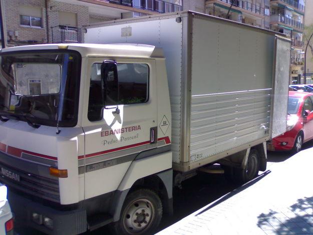 camion nissanL35