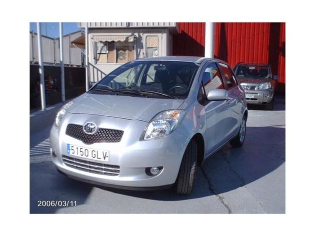 TOYOTA Yaris 1.3 VVT-i Active