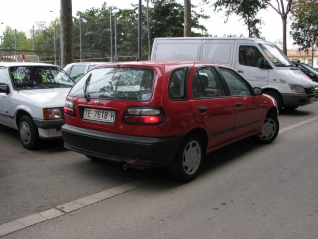 Nissan Almera 5 puertas, 1998