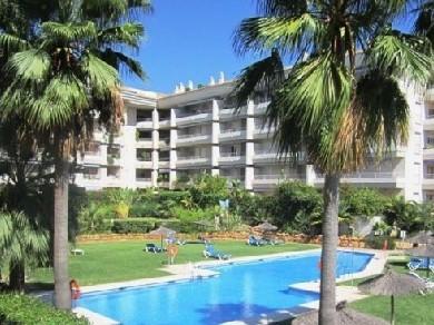 Apartamento con 2 dormitorios se vende en Marbella, Costa del Sol