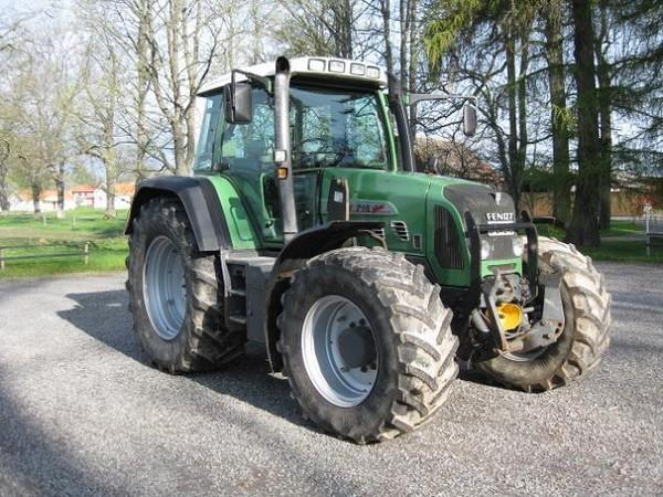 Tractor FENDT 716--7500 EUROS