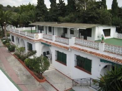 Chalet con 12 dormitorios se vende en Marbella, Costa del Sol