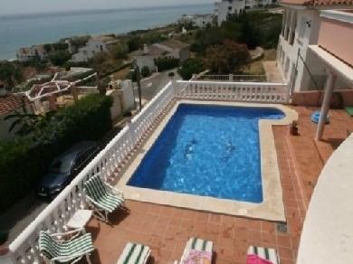 Chalet con 4 dormitorios se vende en Estepona, Costa del Sol