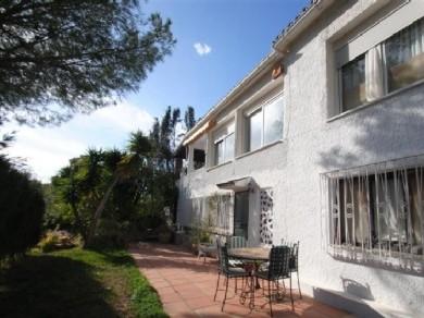 Chalet con 3 dormitorios se vende en Marbella, Costa del Sol