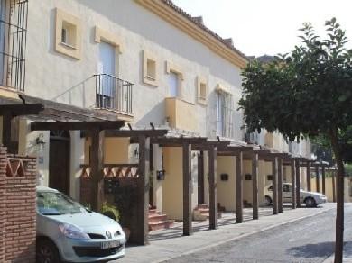 Adosado con 3 dormitorios se vende en Estepona, Costa del Sol