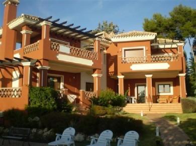 Chalet con 5 dormitorios se vende en Marbella, Costa del Sol