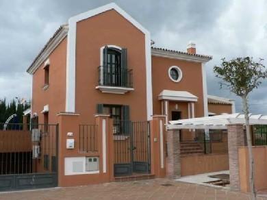 Chalet con 5 dormitorios se vende en Marbella, Costa del Sol