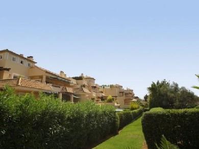 Apartamento con 3 dormitorios se vende en Marbella, Costa del Sol