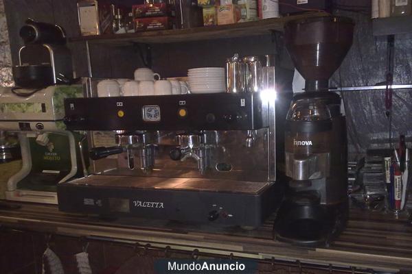 VENDO MAQUINA CAFE. REGALO MOLINO Y MENAJE