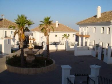 Chalet con 3 dormitorios se vende en Marbella, Costa del Sol