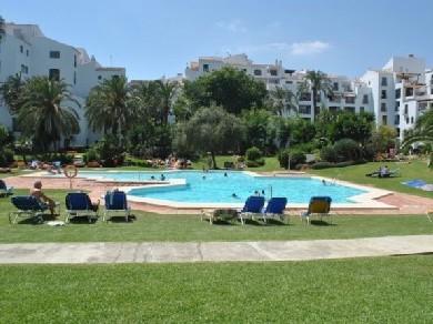 Apartamento con 4 dormitorios se vende en Marbella, Costa del Sol