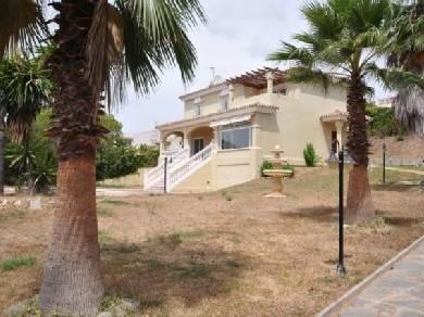 Chalet con 3 dormitorios se vende en Marbella, Costa del Sol