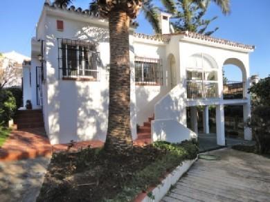 Chalet con 2 dormitorios se vende en Benalmadena Pueblo, Costa del Sol