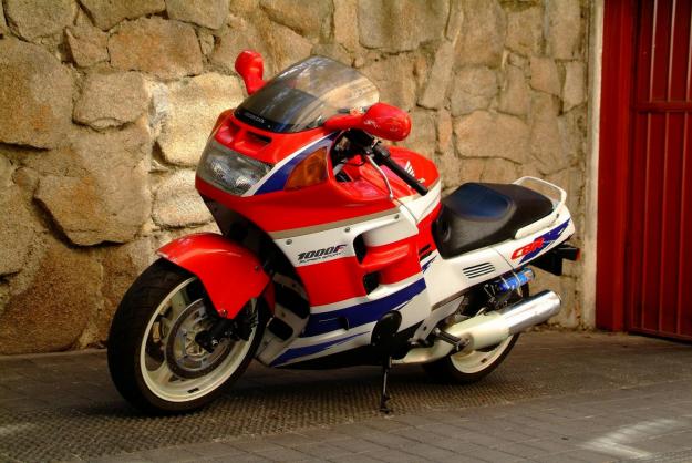 HONDA CBR 1000 F