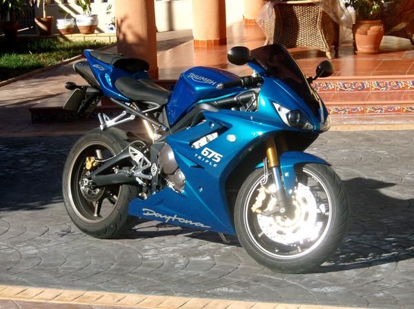 Triumph Daytona 675 Azul