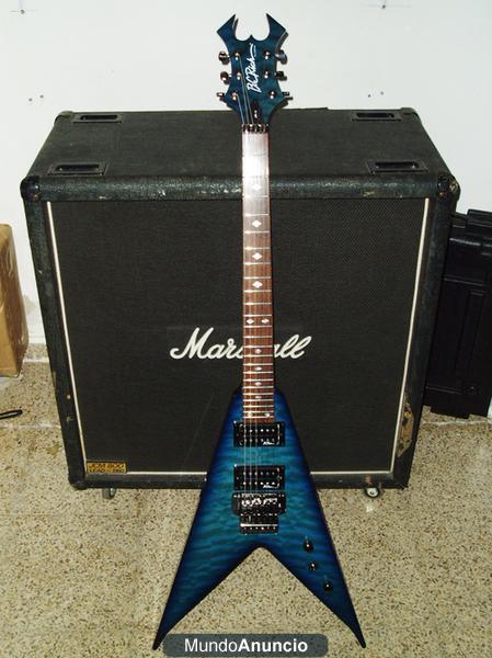 Vendo guitarra B. C. Rich JR-V con estuche, 1080€