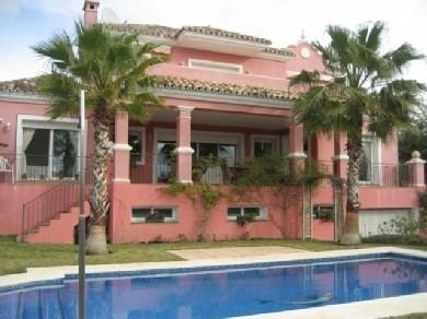 Chalet con 4 dormitorios se vende en Estepona, Costa del Sol