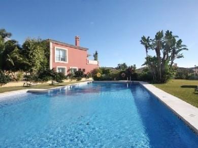 Chalet con 5 dormitorios se vende en Marbella, Costa del Sol