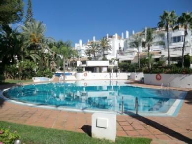 Apartamento con 3 dormitorios se vende en Marbella, Costa del Sol