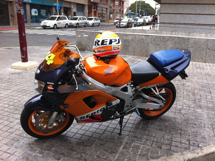 Honda repsol 900cbr rr