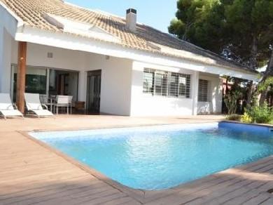 Chalet con 6 dormitorios se vende en Los Balcones, Costa Blanca