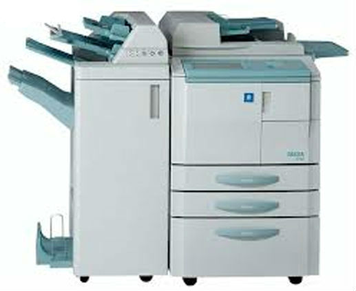 Impresora laser b/n KONICA 7155