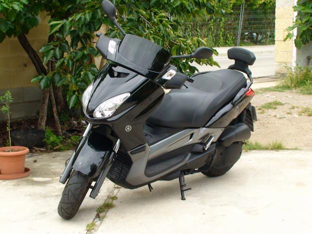 YAMAHA X-MAX 125i