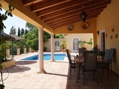 Chalet con 4 dormitorios se vende en Estepona, Costa del Sol