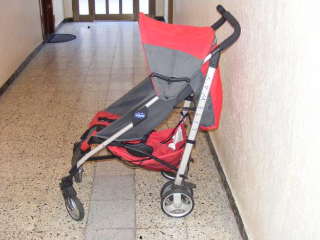 silla de paseo chicco y saco polar para sillita.