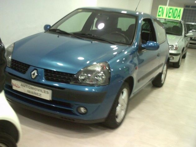 RENAULT Clio 1.2 16v Expression 75