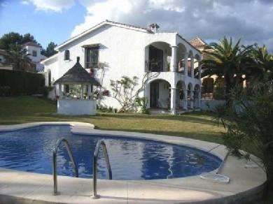 Chalet con 3 dormitorios se vende en Estepona, Costa del Sol