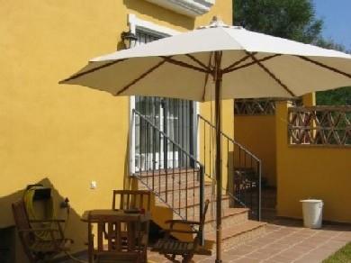 Chalet con 3 dormitorios se vende en Marbella, Costa del Sol